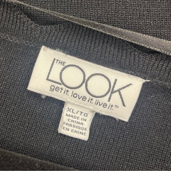 Black Scalloped Sweater - Picture 5 of 6